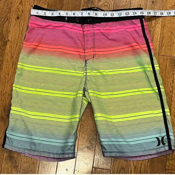 HURLEY SWIM TRUNKS/BOARD SHORTS BOYS SIZE 18 New - Picture 8 of 8